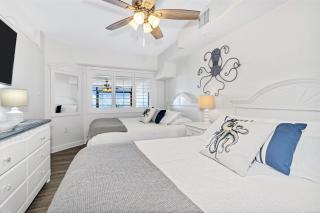 Oceanfront condo w pools & hot tub - 8