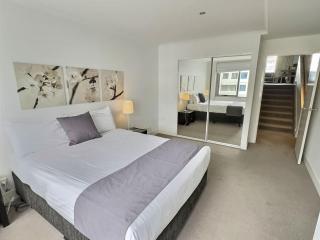 Spacious City Centre Apartment - 5