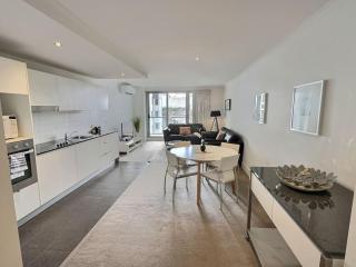 Spacious City Centre Apartment - - 4