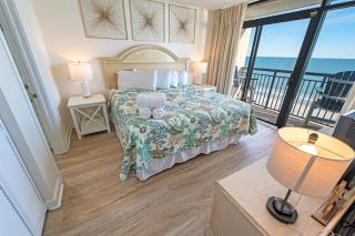 Beachfront condo w balcony & hot tubs - 7