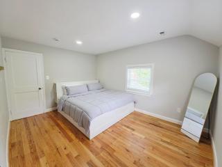 Cozy Home in Alexandria - 2