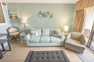 Beachfront condo w balcony & hot tubs - 9