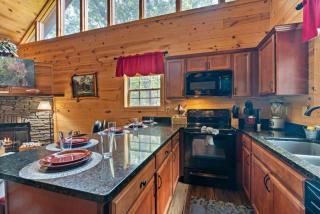 Lacking for Nothing Cabin - 9