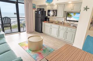 Resort condo w balcony & beach access - 0