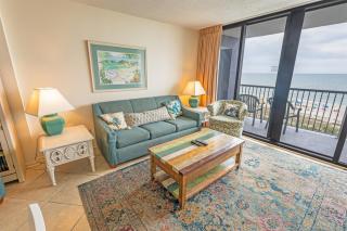 Spacious condo w beach & pool access - 0