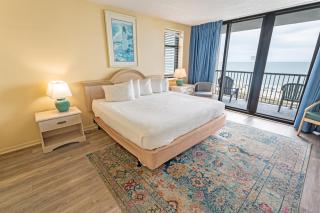 Spacious condo w beach & pool access - 7