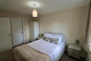 Modern 5-Bedroom House in Maidenhead - Maidenhead - 2