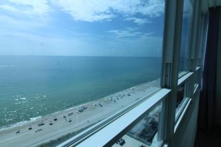 Oceanview Studio at Castle Beach Club – Pool, Beach Access, Valet Parking, Gym & More! - 1