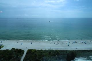 Oceanview Studio at Castle Beach Club – Pool, Beach Access, Valet Parking, Gym & More! - 5