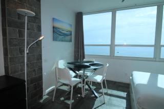 Oceanview Studio at Castle Beach Club – Pool, Beach Access, Valet Parking, Gym & More! - 7