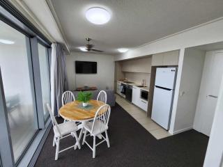 Home To Holiday at Kensington Apartment - 4