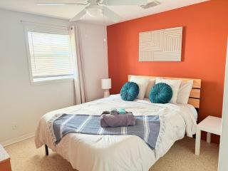 Cozy 3BR Home Downtown with Backyard Wi-Fi Parking - 5