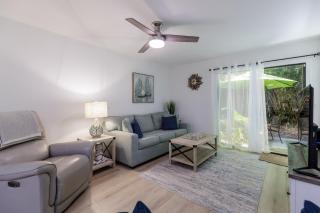 Walk to Beach, Cozy Villa, Pet Friendly, ST53 - 0