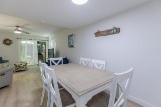 Walk to Beach, Cozy Villa, Pet Friendly, ST53 - 8