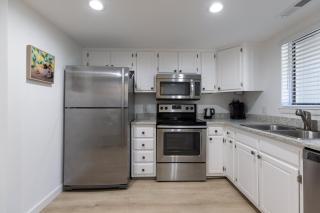 Walk to Beach, Cozy Villa, Pet Friendly, ST53 - 7
