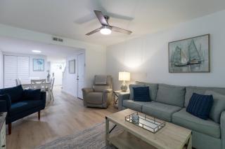 Walk to Beach, Cozy Villa, Pet Friendly, ST53 - 5