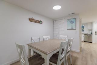 Walk to Beach, Cozy Villa, Pet Friendly, ST53 - 3