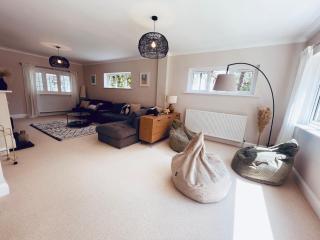 Family 5BR Near Preston Park - 8