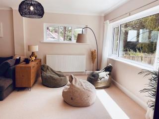 Family 5BR Near Preston Park - 4