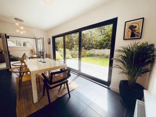 Family 5BR Near Preston Park - 2