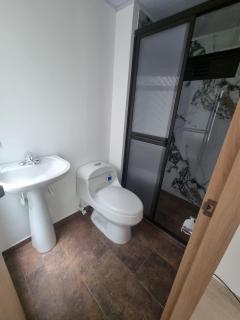 apartamento acogedor, ambiente tranquilo, y muy central en segundo piso - 2