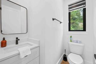 Lakefront Home with Dock - Hot tub - 7 miles to Ark - 2