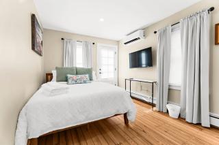 The Seafarers Stay A Nautically Themed 3BR Flat in Stonington Borough - 1