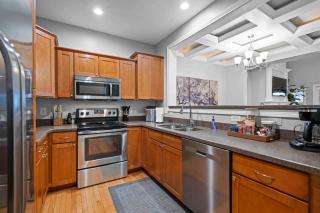 Hilltop 3BR for 10, Private Garage, Skyline Views - 1