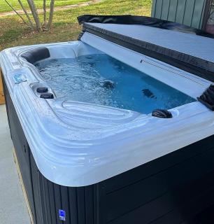 Contemporary Cottage - Hot Tub Near Ark - 9