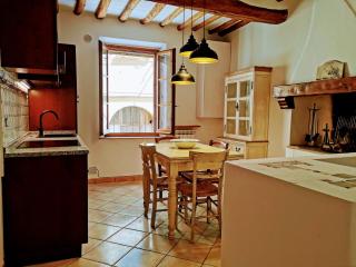 Historic 14th-century apartment in the center of Montaione, Tuscan charm - 6