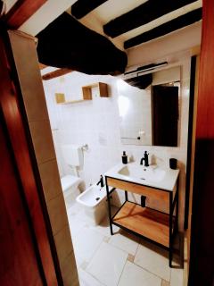 Historic 14th-century apartment in the center of Montaione, Tuscan charm - 4