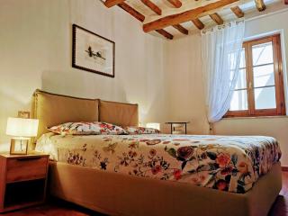 Historic 14th-century apartment in the center of Montaione, Tuscan charm - 3