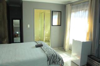 Blue Moon Guest House - 9