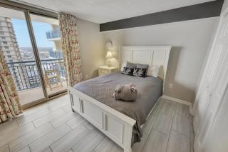 Beautiful Views, New 18th Floor Luxury, Brighton! - 4