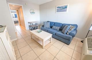 Bluewater Resort's King Honeymoon Suite - 8
