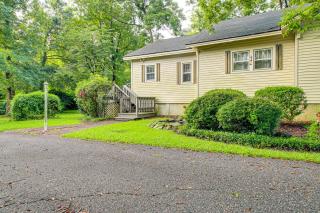 Hike and Bike On-Site Burgaw Apt - 4 Mi to River - 7