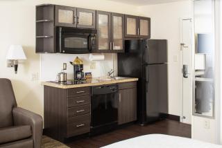 Candlewood Suites Bellevue by IHG - 9