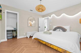 Modern Oasis King Bed Pet Friendly 10m to Beach - 5