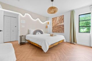 Modern Oasis King Bed Pet Friendly 10m to Beach - 9