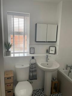 Two bedroom apartment with balcony central location - Halton - 3