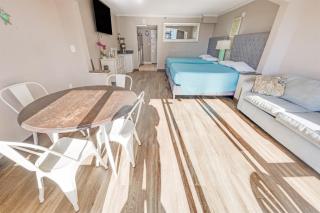 Newly Remodeled Caravelle l Studio,Views,Pools! - 6