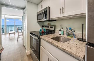 New Penthouse! Oceanfront, Heated Pools, TOP Floor - 6