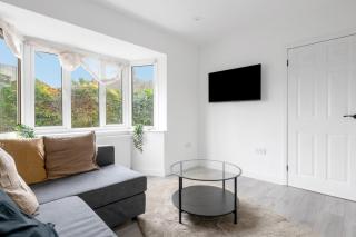 3Bed House-Free Parking - 7
