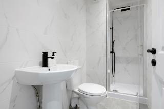 3Bed House-Free Parking - 6