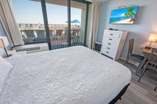 Newly Updated, Direct Oceanfront and Heated Pools! - 3