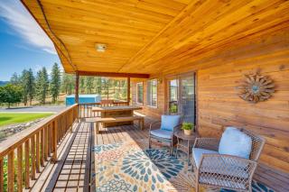 Mtn-View Getaway with Spacious Deck in Republic! - 0