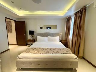 Sheryll Escapes - La Grande 608, classy 1BR balcony, WiFi, Netflix - 2