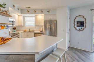 NMB Condo Walk to the Beach or Use the Pool! - Myrtle Beach - 2