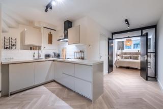 Central Luxury Apartment - 7