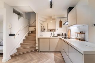 Central Luxury Apartment - 3